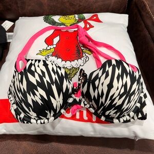 Victoria's Secret Black and Pink Geometric Bra